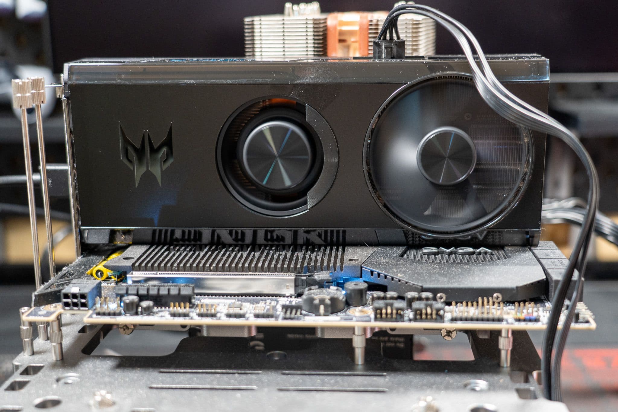 [開箱] 市場挑戰者 Predator BiFrost RX7600 圖片 17