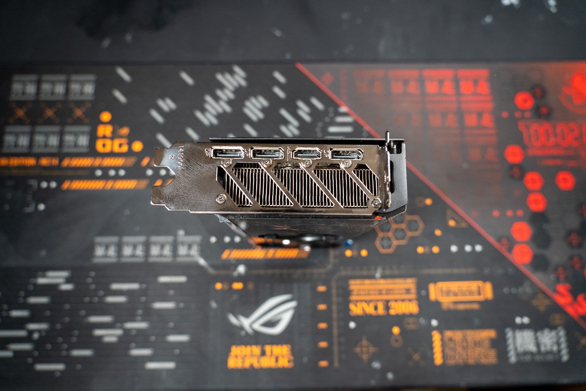 [開箱] 市場挑戰者 Predator BiFrost RX7600 圖片 10